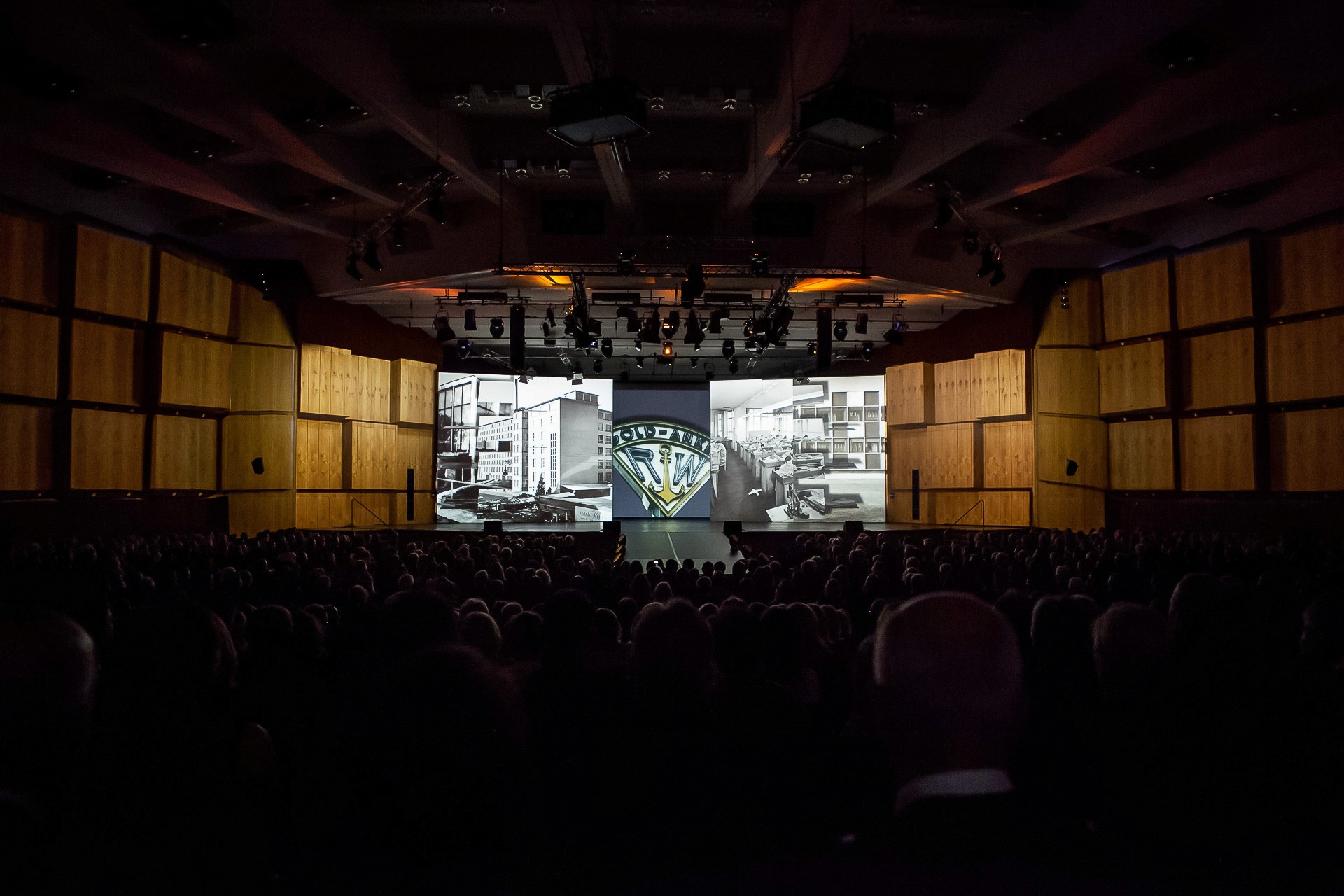 Aureal - interior projection mapping