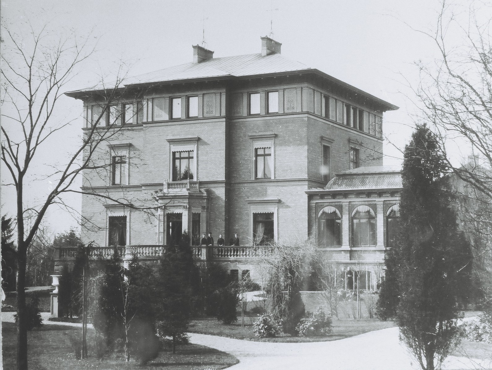 Gelbe Villa, um 890