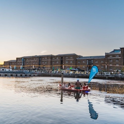 伦敦热水浴缸船导游历史码头游船票