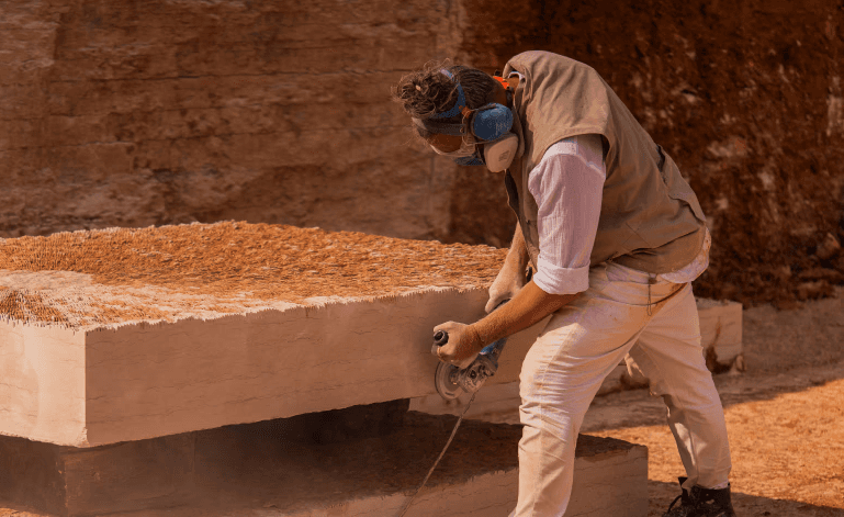 Foto di Federico Ferrarini artista contemporaneo che ha collaborato con iStone