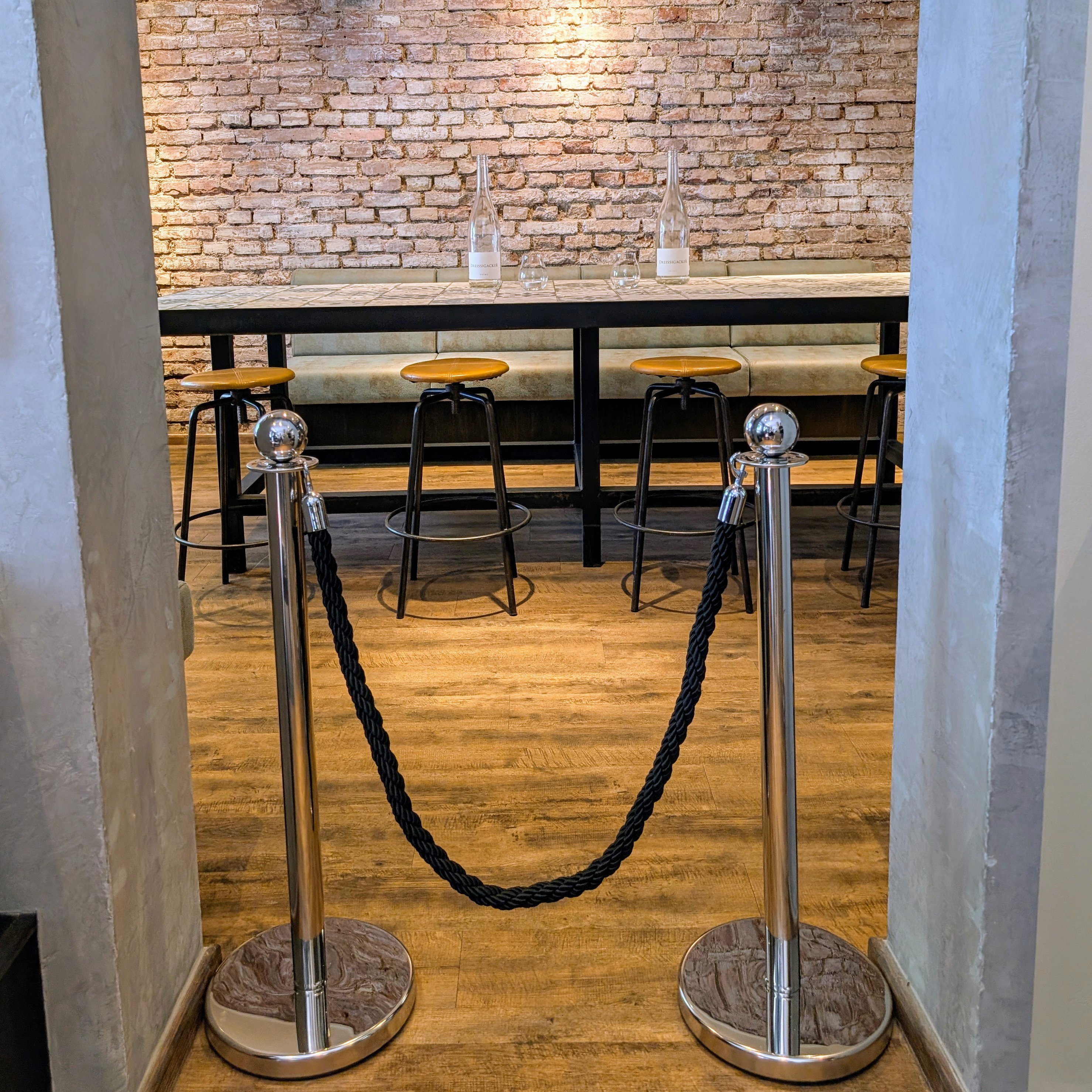 Zugang zum zweiten Raum der Social Tagesbar im Münchner Lehel