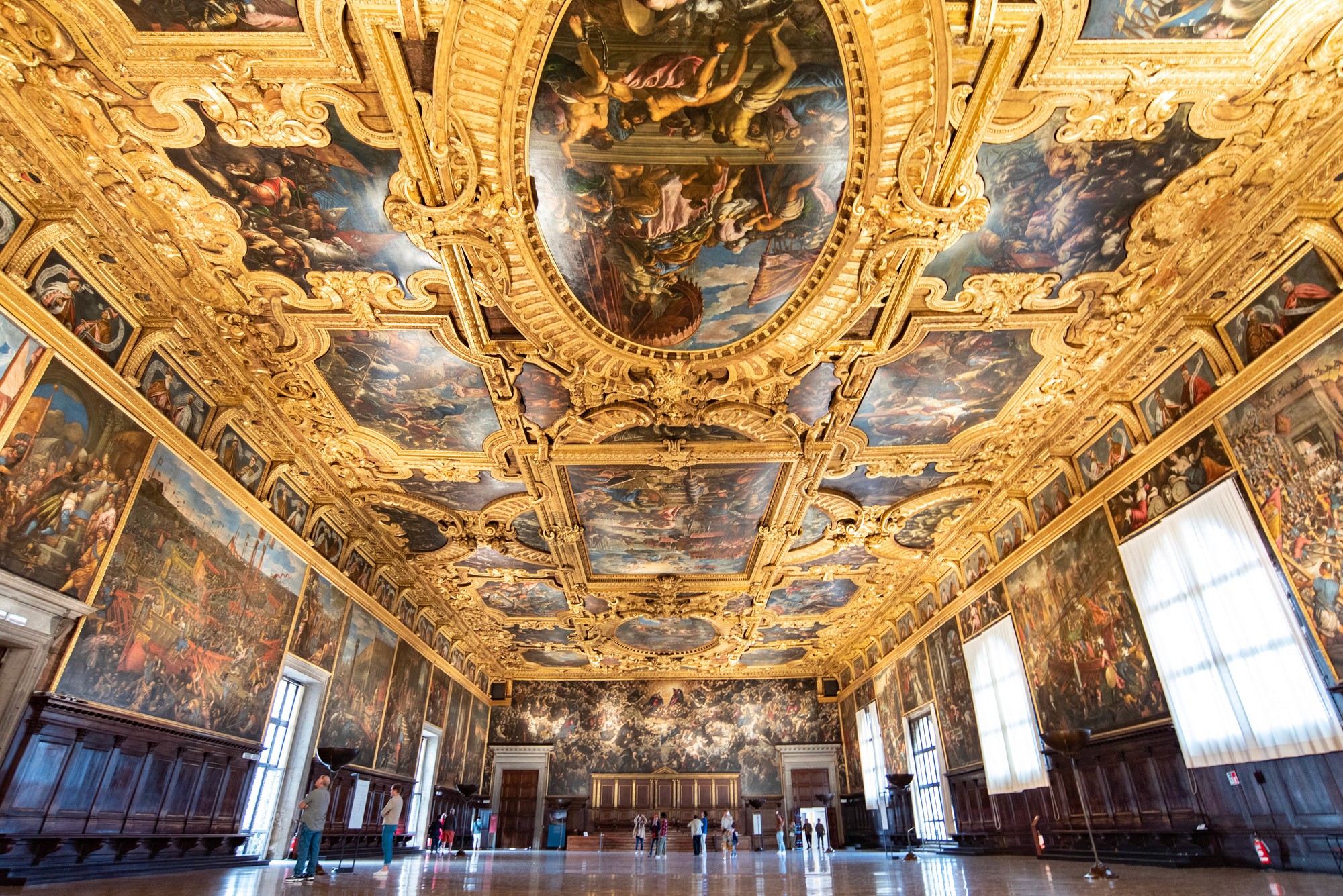 photography of dam during daytime