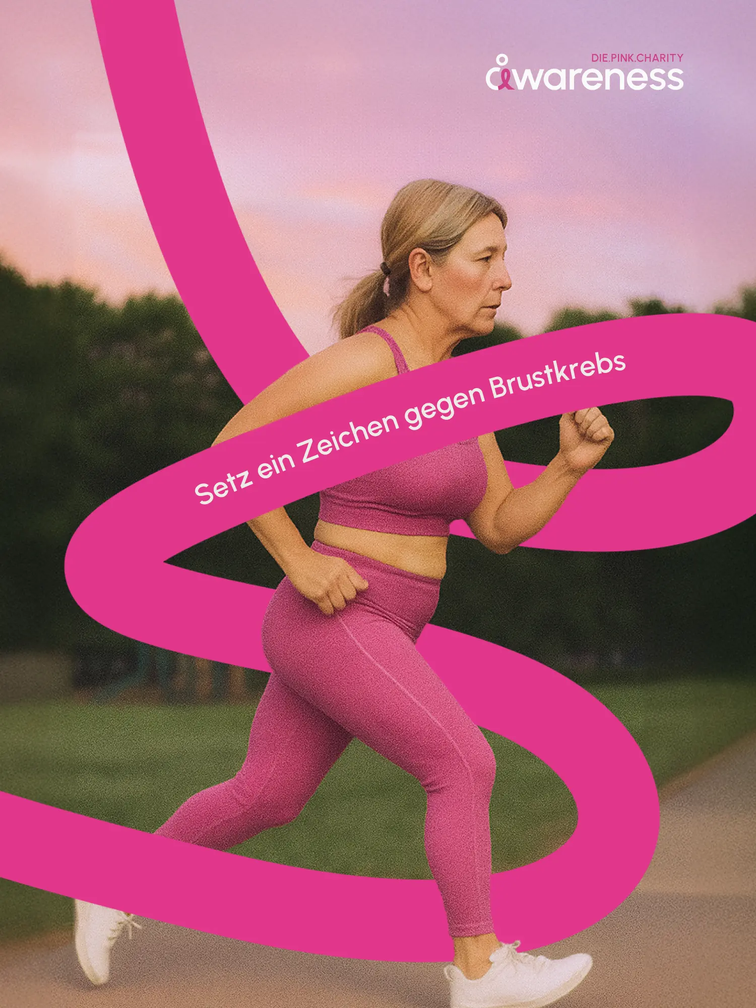 Joggerin in Pink vor Sonnenuntergang, pinkes Band mit „Setz ein Zeichen gegen Brustkrebs“ und Logo „Die Pink Charity awareness“.