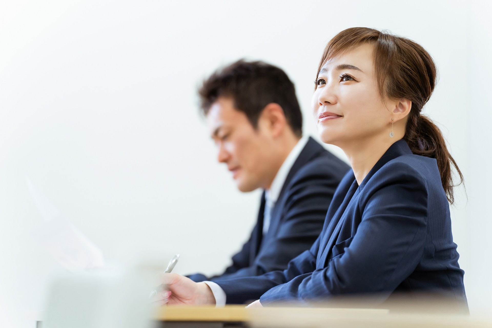 研修を受ける女性ライター｜医療コンテンツ担当者が押さえるべきポイント