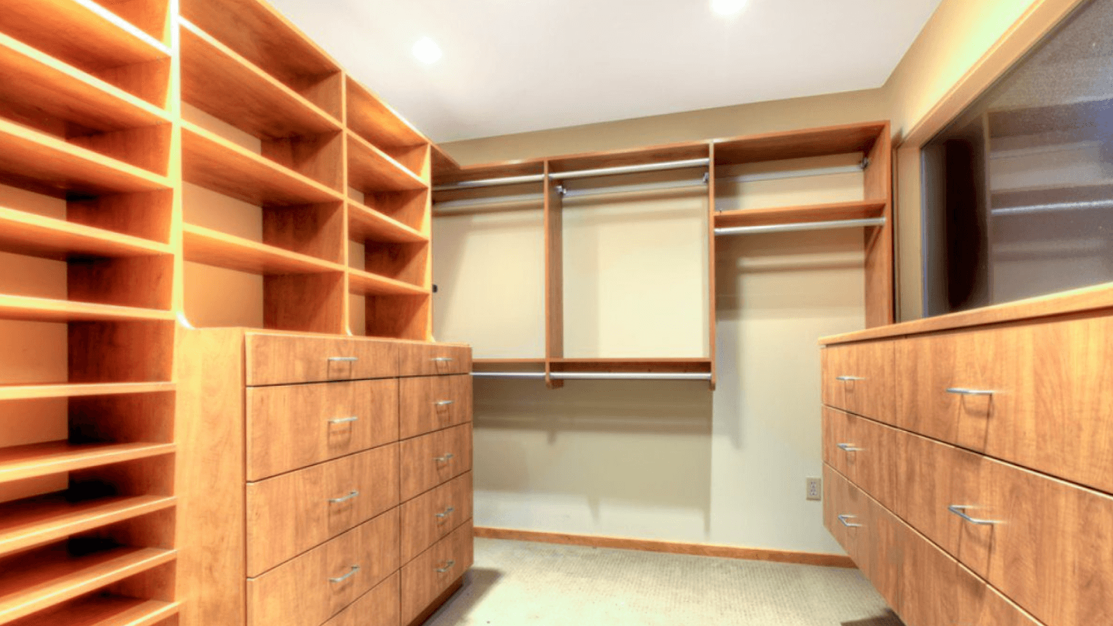 Contemporary Styled Store Room Design