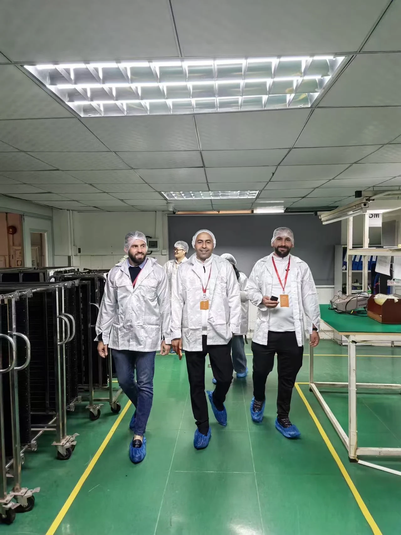 International clients visiting PURILY robotic pool cleaner factory