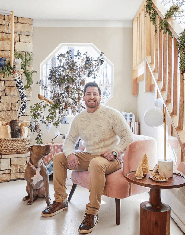 Orlando Soria, living room with dog
