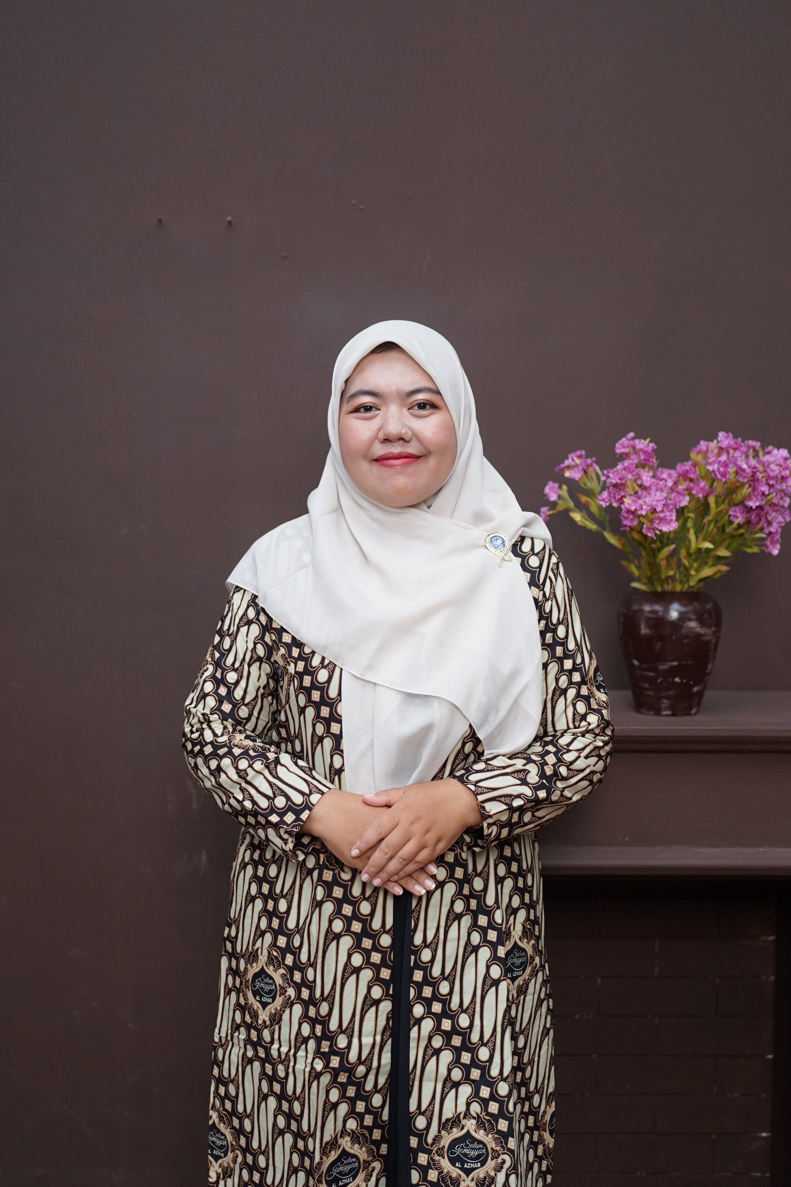 woman in black abaya