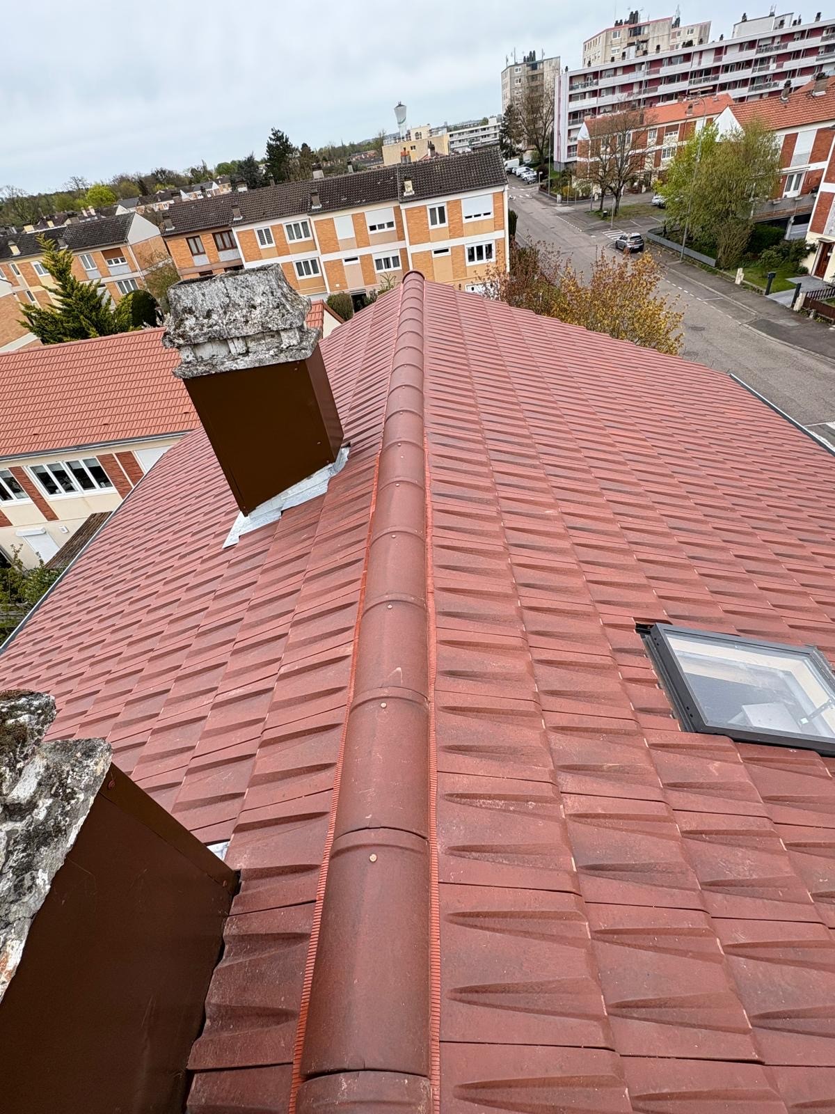 Remplacement moteur velux motorisé par équipe AJS Toiture