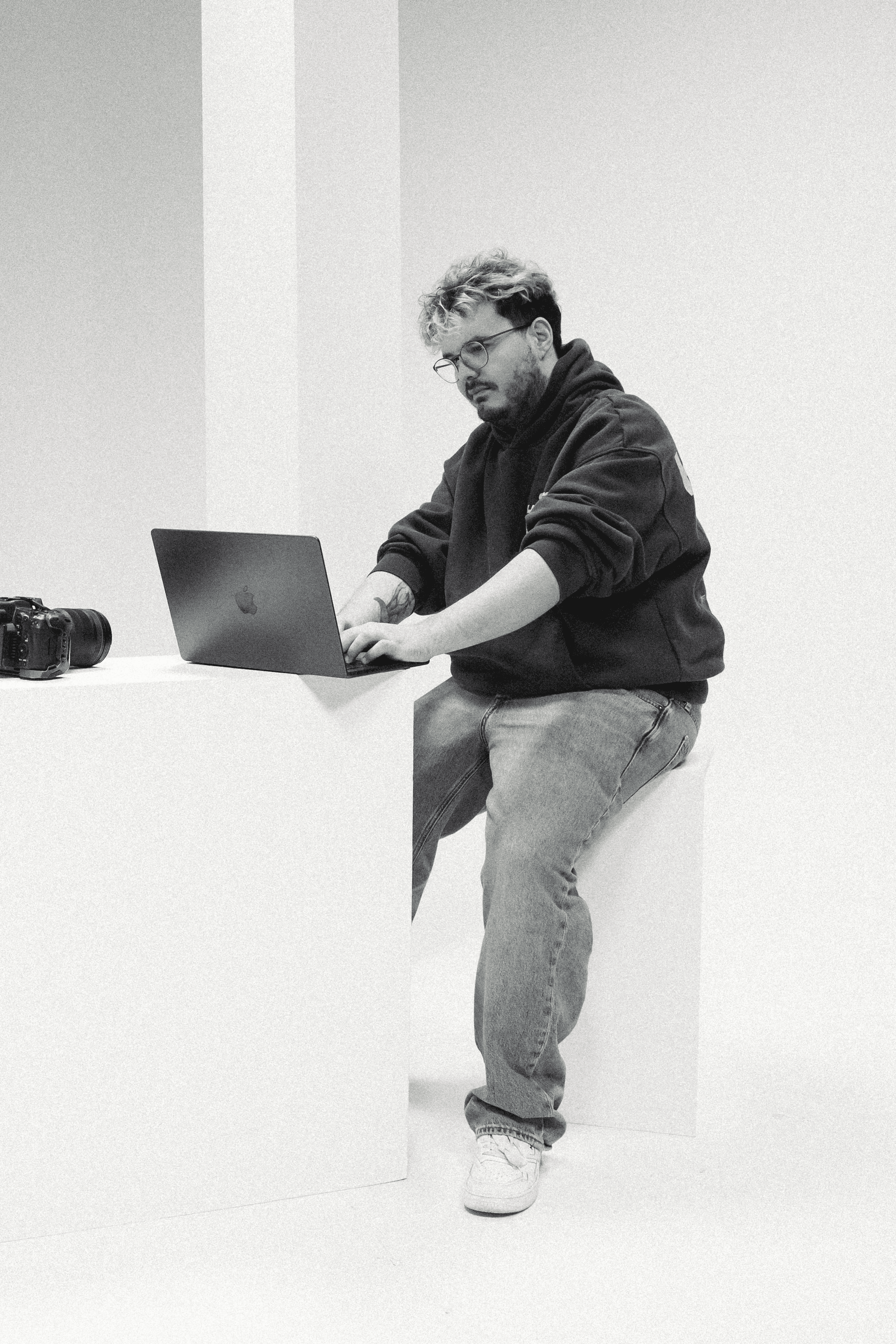 Leo Shaqiri, Fotograf und Grafiker bei der Blackbone Marketingagentur