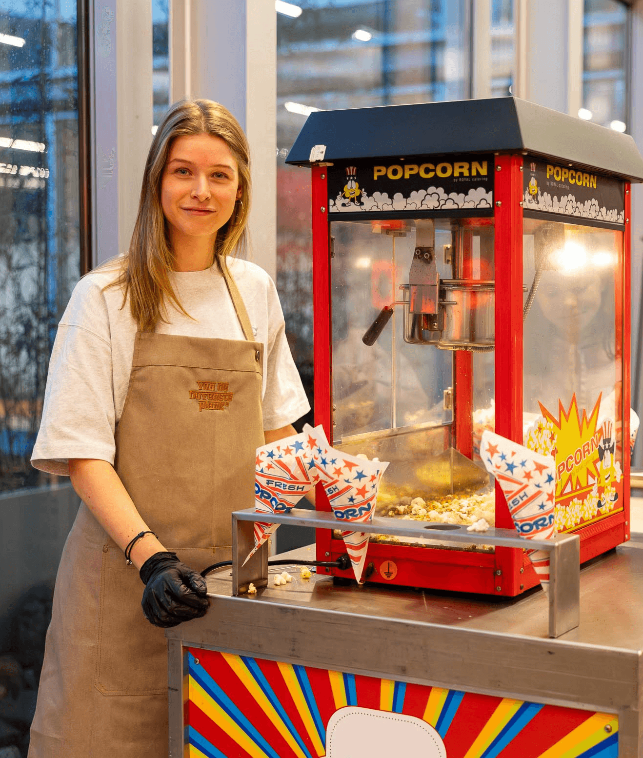 Persoonlijke en flexibele hospitality tijdens event met popcorn uitgifte aan gasten