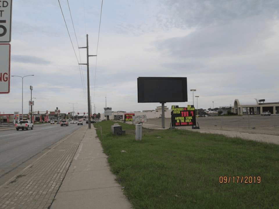 ND-04265 — digital billboard in Bismarck
