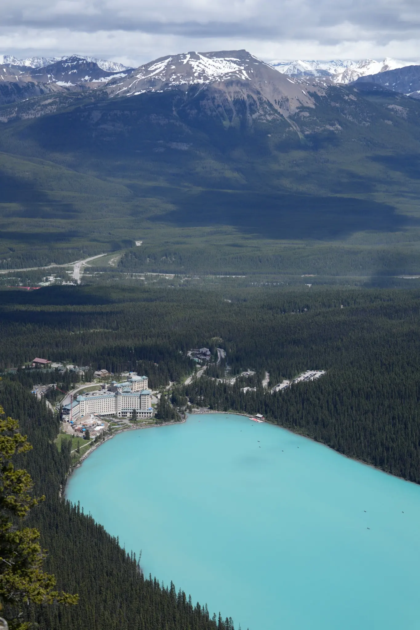 Plain of Six Glaciers trail view