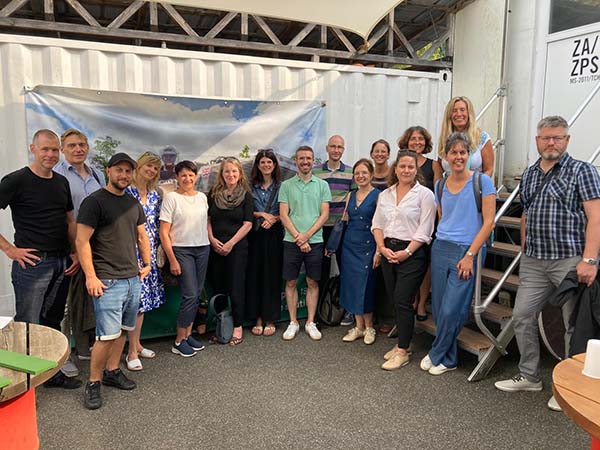 Groupe de visiteurs posant à la fin de la visite de l'Expo Digger.