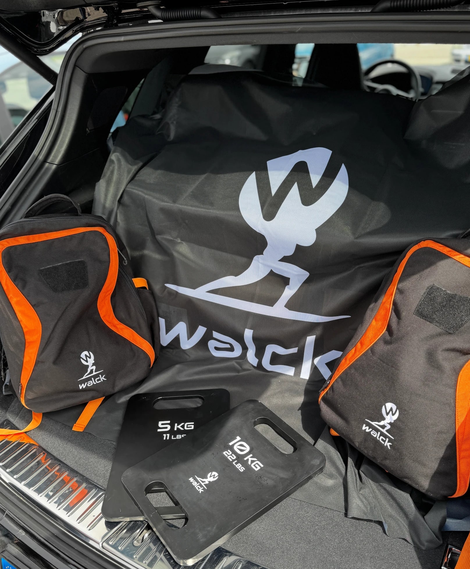 Rugzak en gewichtplaat samples