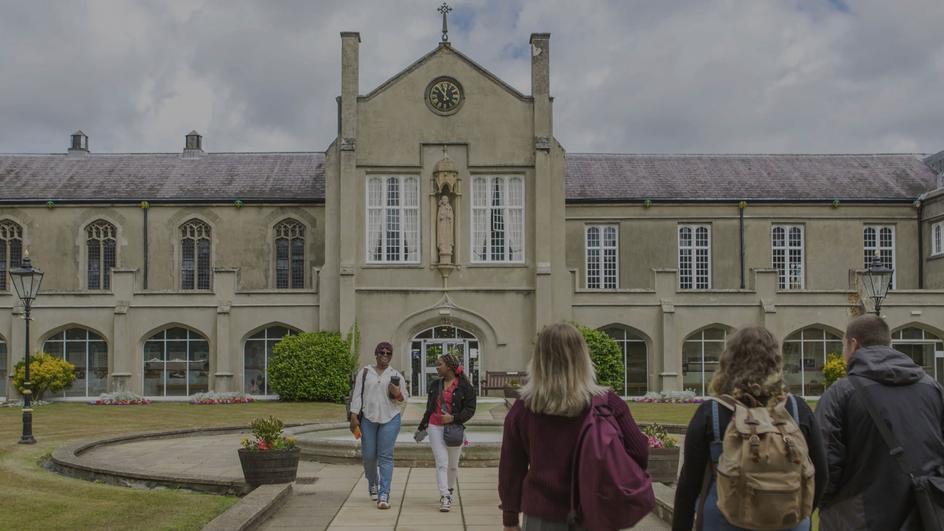 Portrait shot of Les Lang, a Asset Management Partner