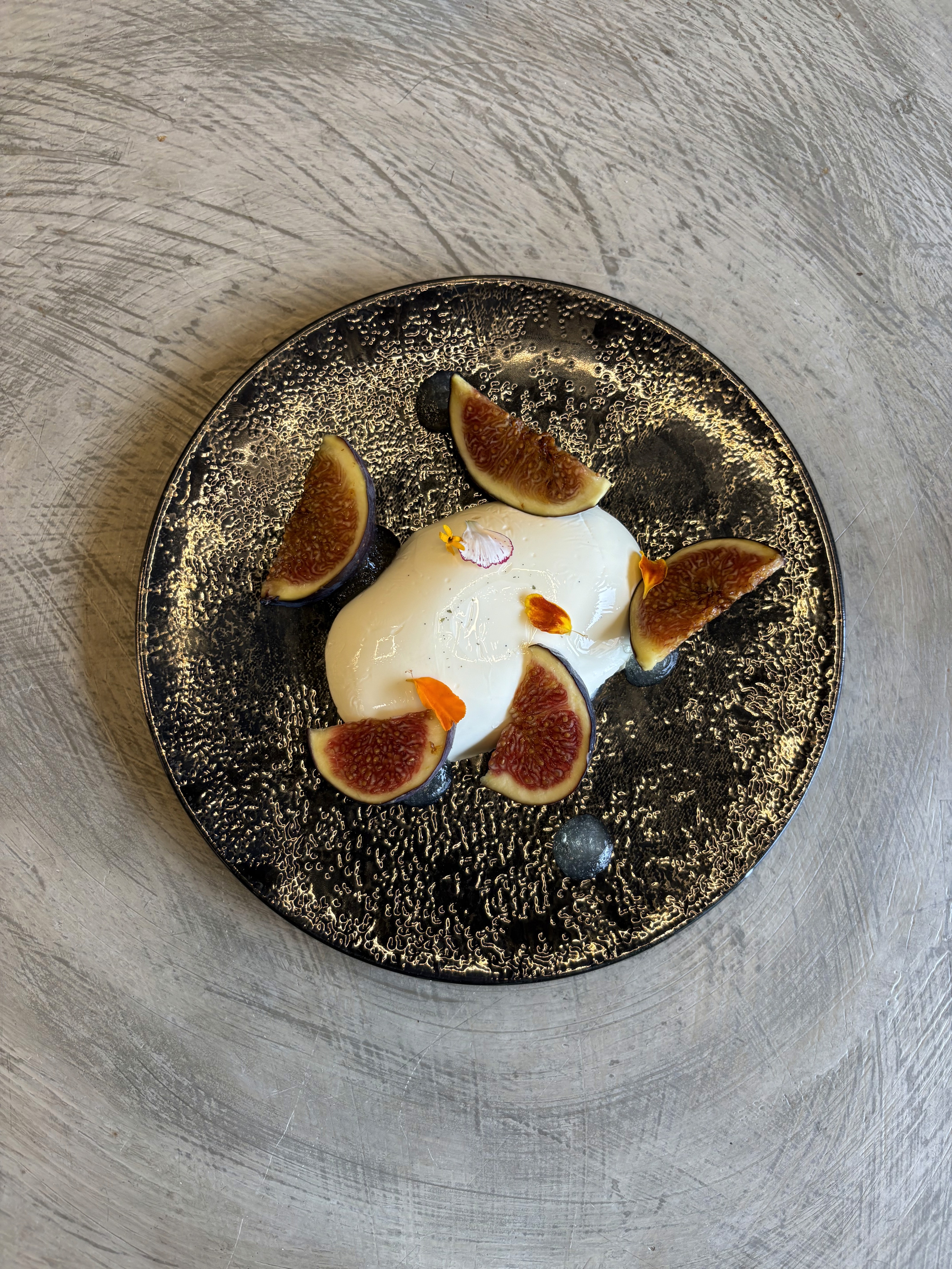 Abricot rôti et crumble coco-noisette