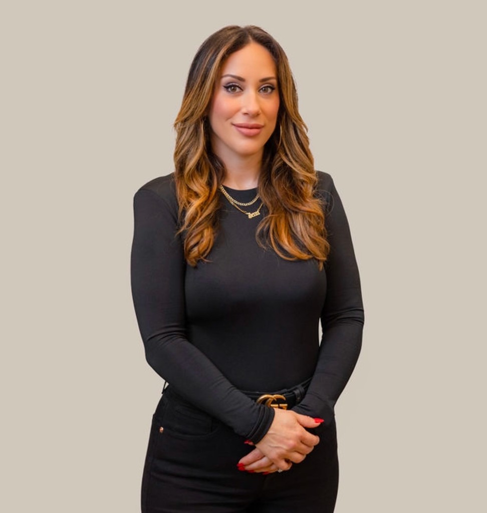 Jenn Montoya Palmore, expert hair colorist at Bomane Salon, Beverly Hills – professional portrait of Jenn specializing in blonde, brunette, and hair extensions.