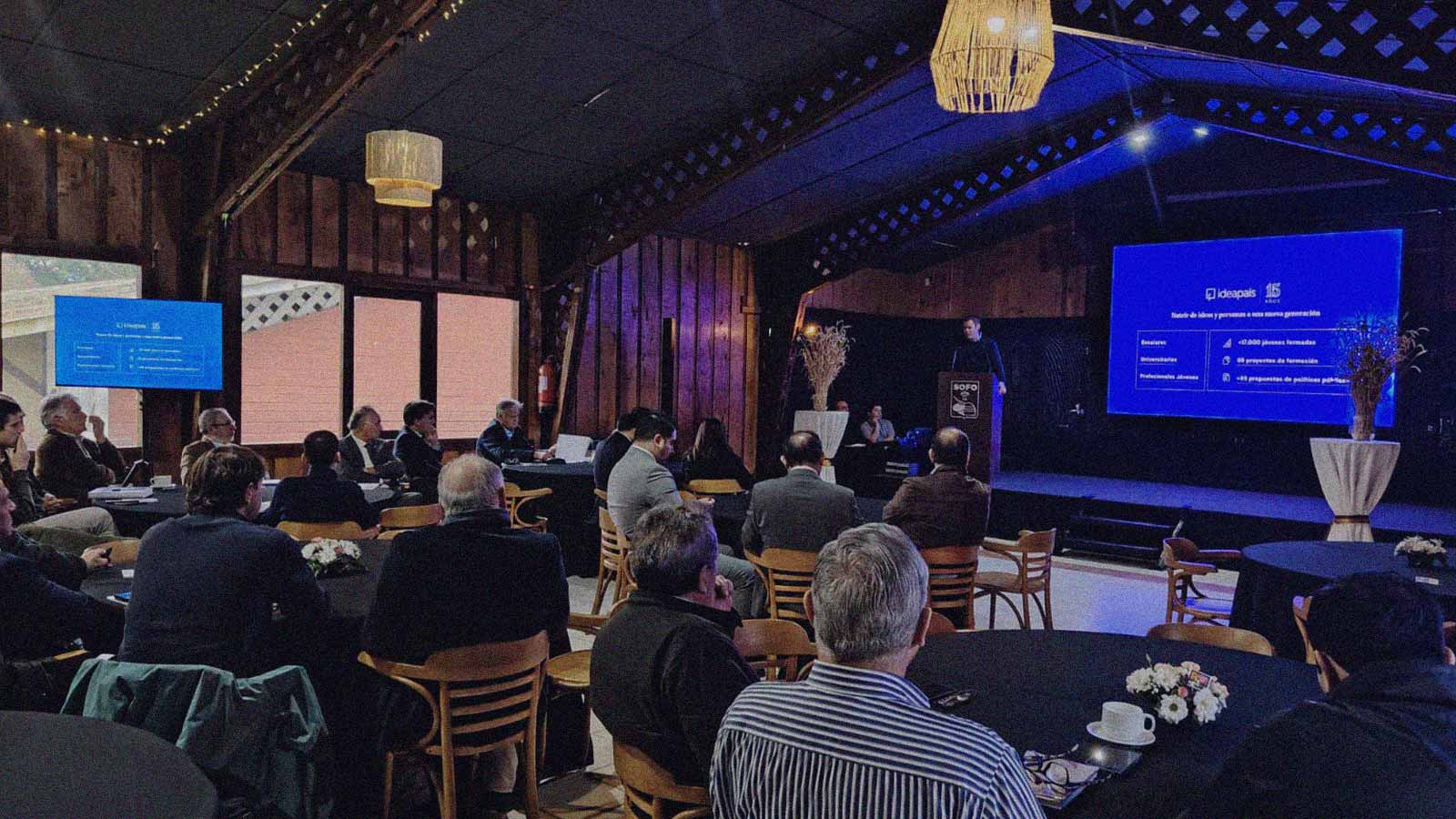 Foto de asistentes al seminario «Araucanía Futuro», organizado por IdeaPaís y la Sociedad de Fomento Agrícola de Temuco (SOFO). 