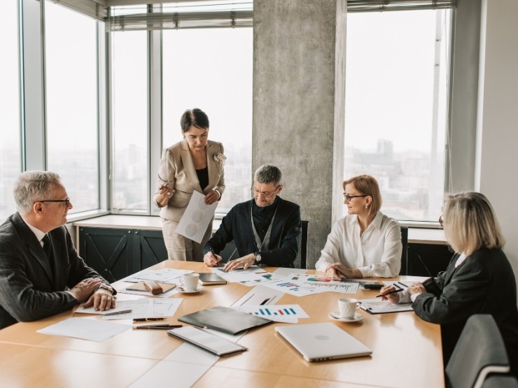 Business team discussing HR strategy with freelance HR support for modern business flexibility