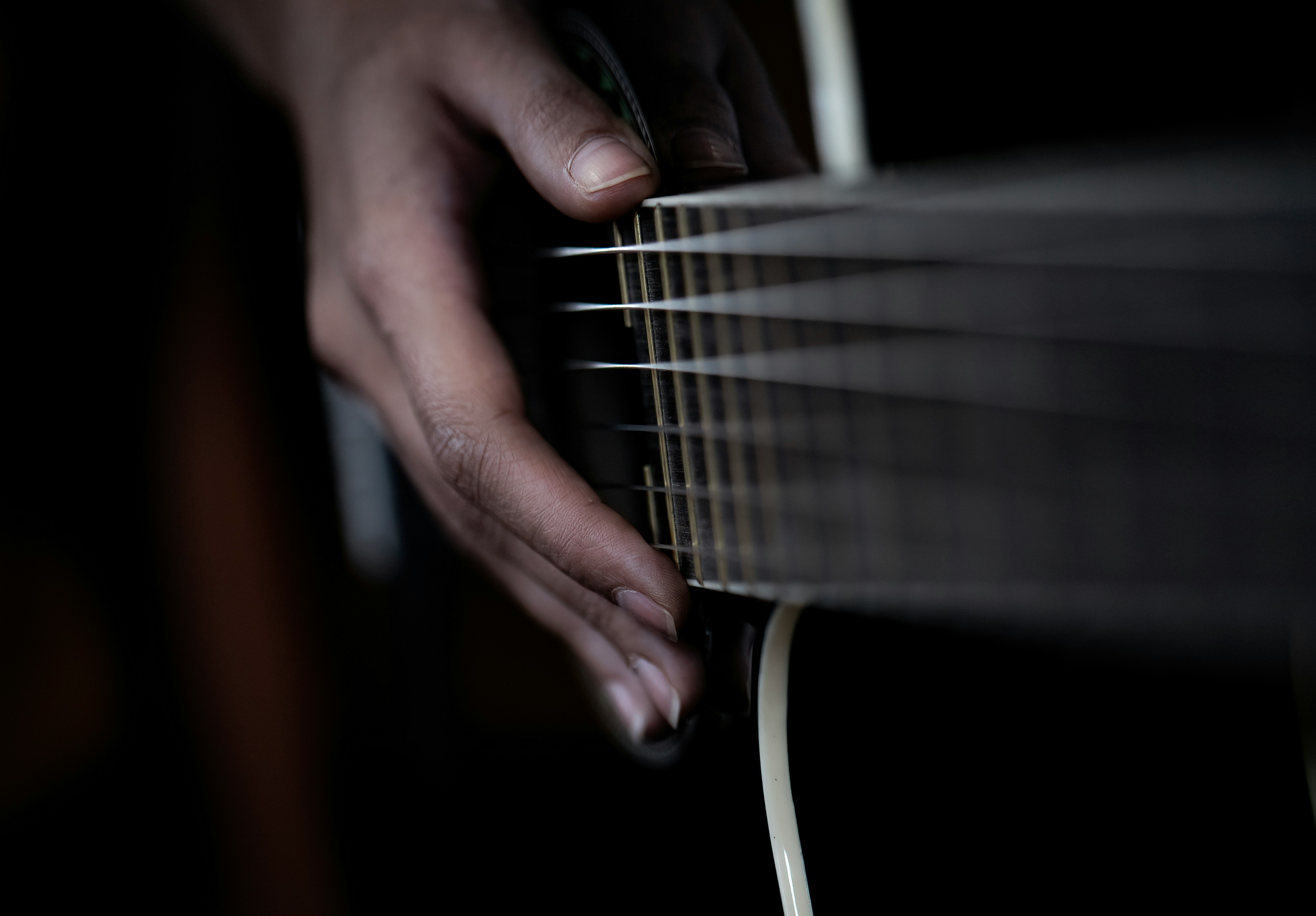 Man fretting a guitar