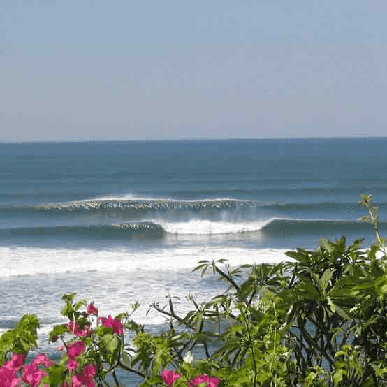 Beautiful ocean waves – surfboard rental in El Tunco.