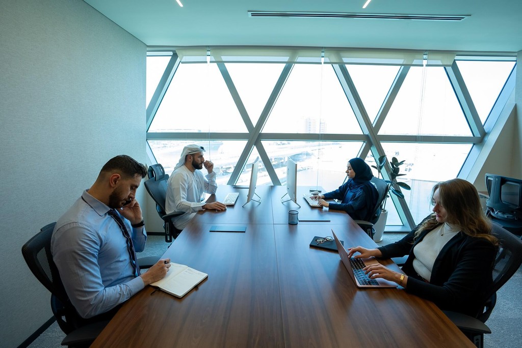 Dynamic meeting rooms in a collaborative workspace with natural light and ergonomic seating.