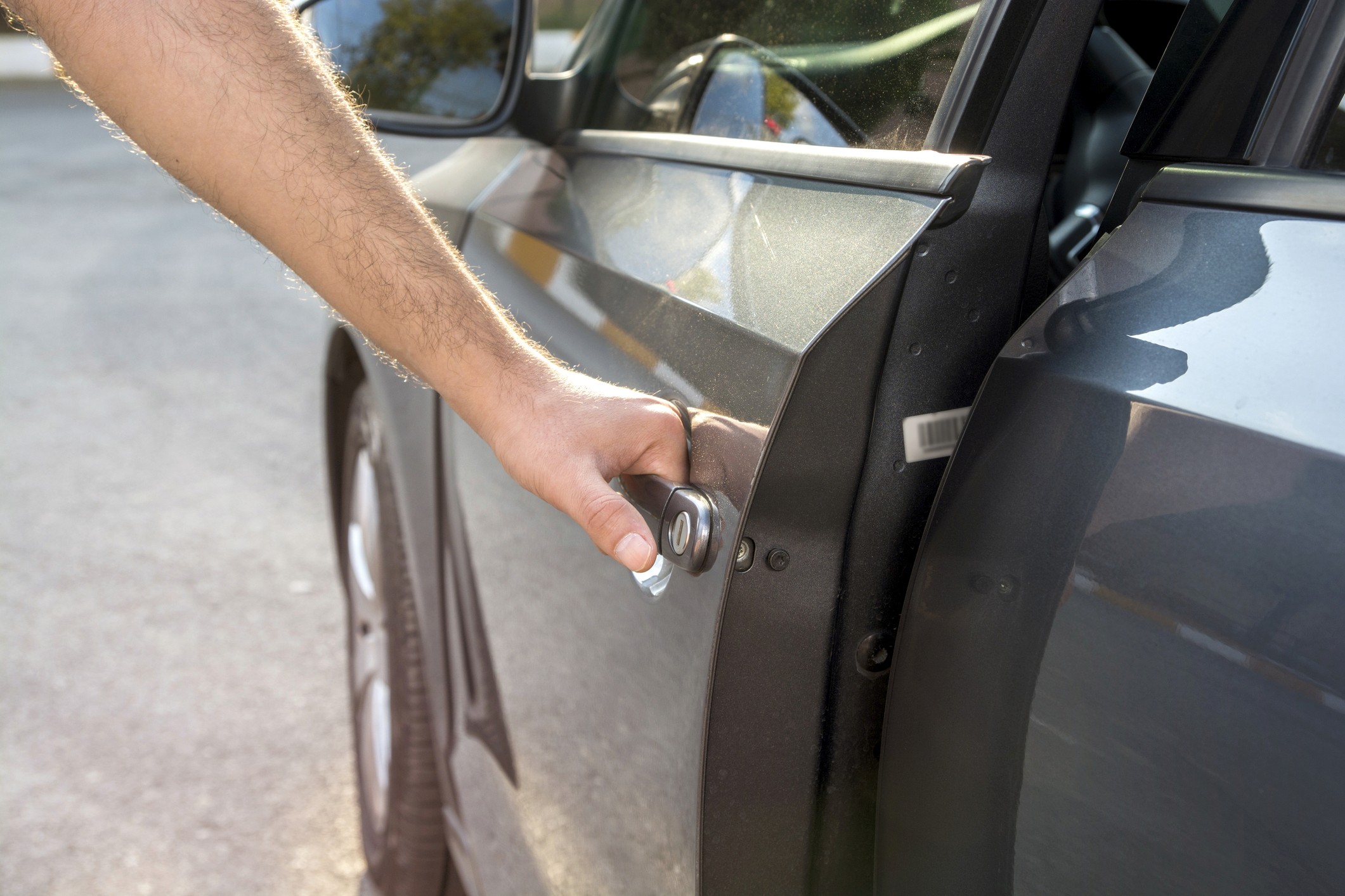 a person swimming in the water with grass
