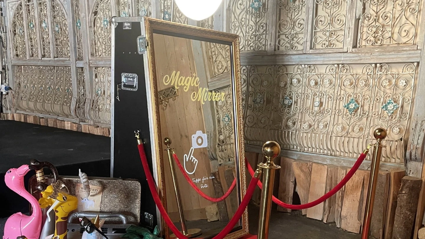 Unser Fotospiegel Paparazzi. Die Premium-Fotobox für eure Hochzeit