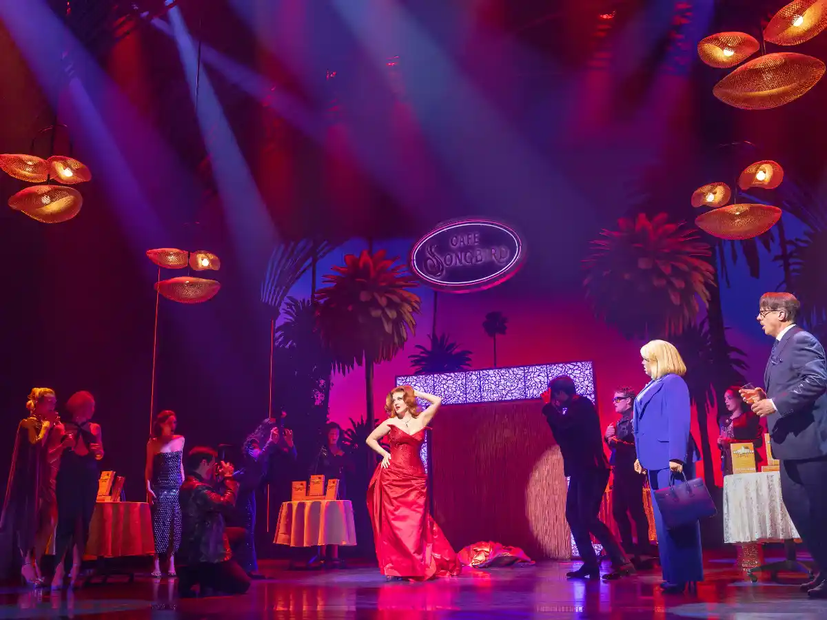 Número del repartiment del musical Death Becomes Her, actualment en escena a Broadway, Nova York