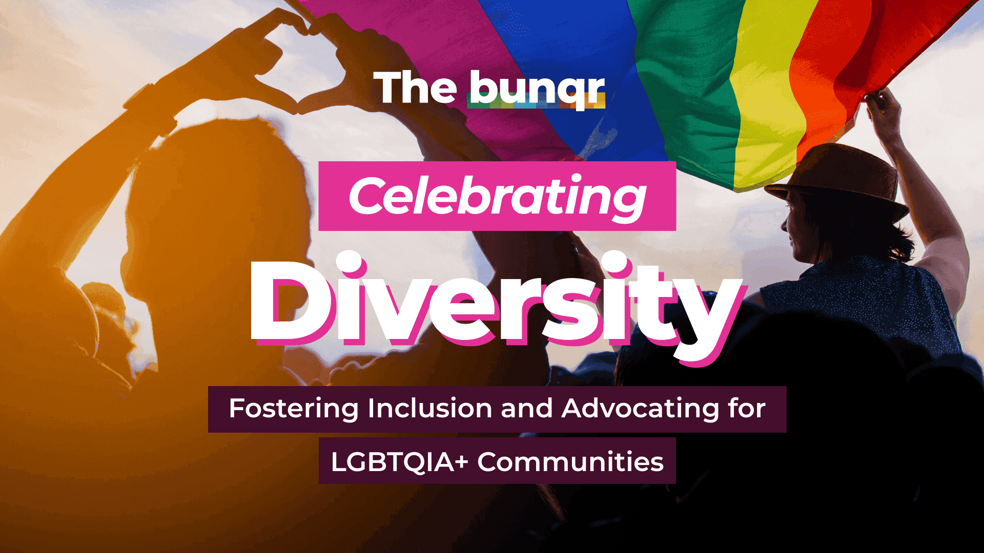 Silhouetten van mensen met opgeheven handen, vieren diversiteit tegen een kleurrijke achtergrond van een pride-vlag.