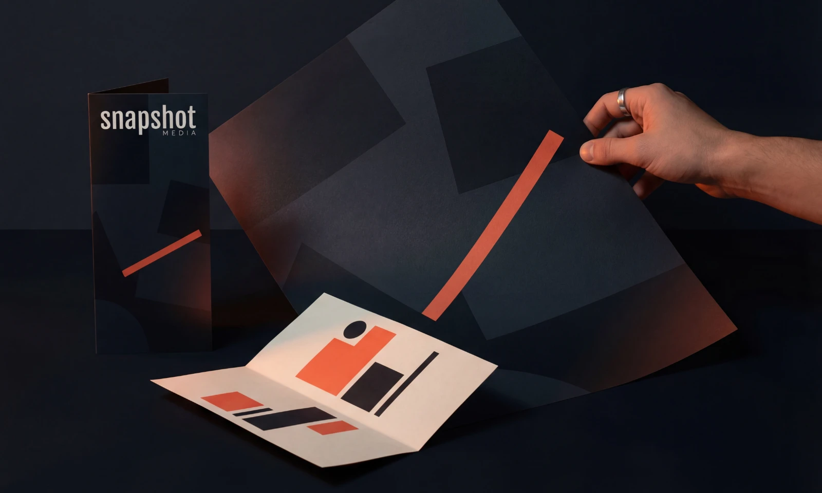 Création de supports graphiques professionnels en cours de conception