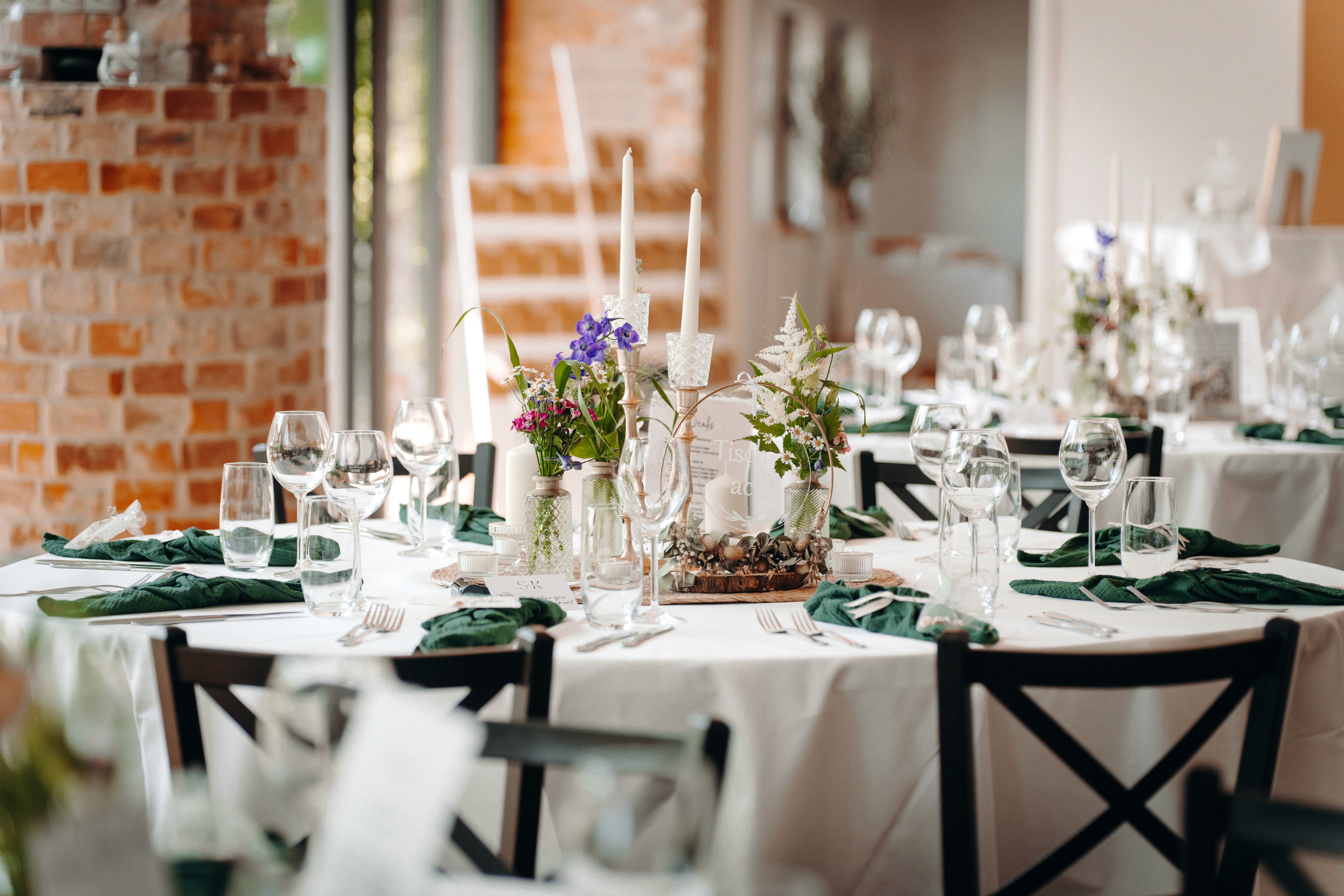 Tischdekoration in der Eventhalle