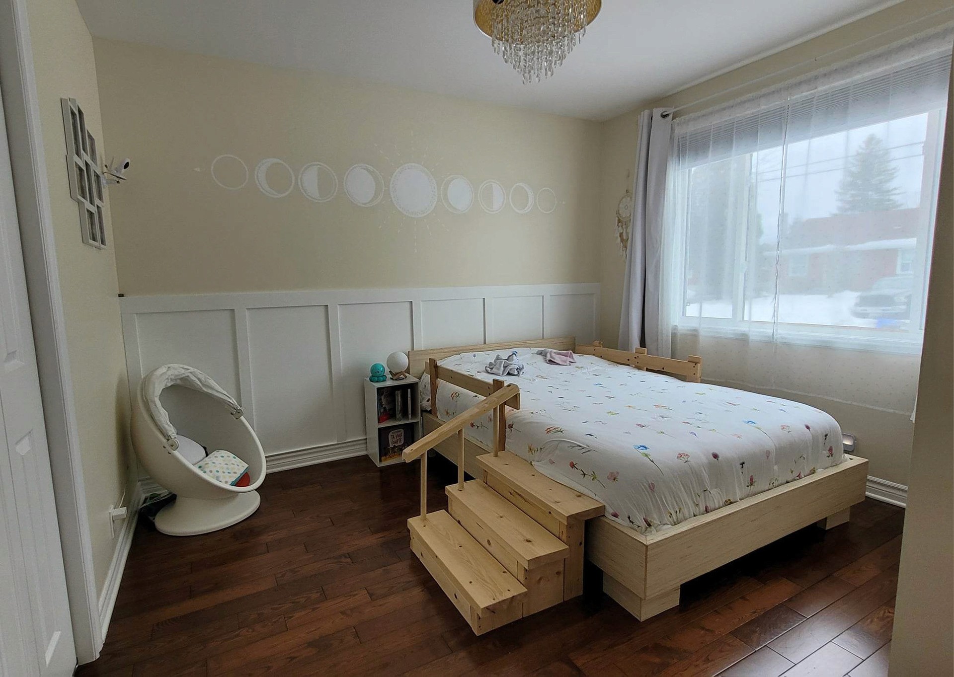 Moon Phases - Toddlers accent wall