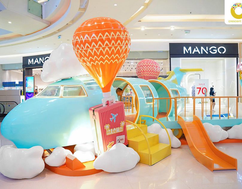 Branding Works 專業室內運動地板具備優質緩衝，確保兒童在室內遊樂場安全跳繩。