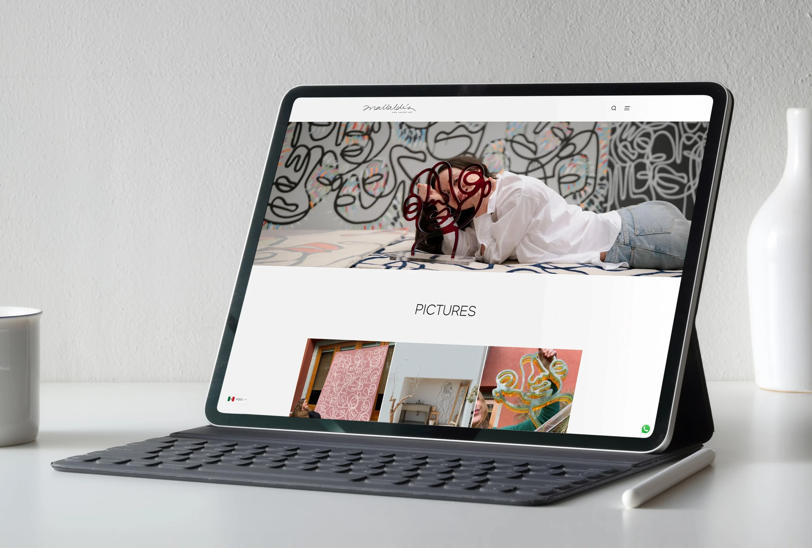 Mockup de una tablet mostrando el diseño web minimalista y galería de arte para el portafolio de Ana Valdés Art.
