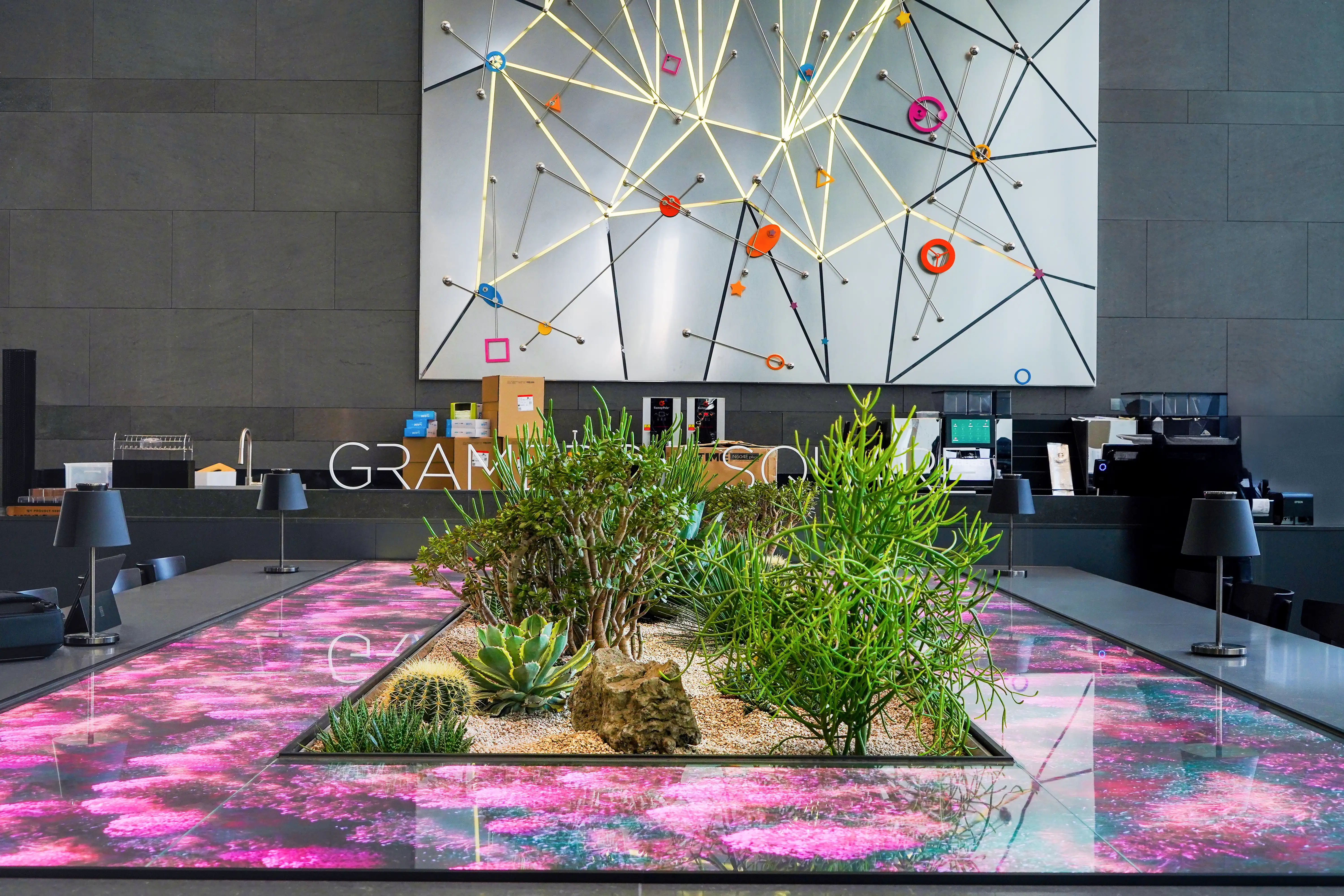 스타벅스에 설치된 에코피플 실내정원