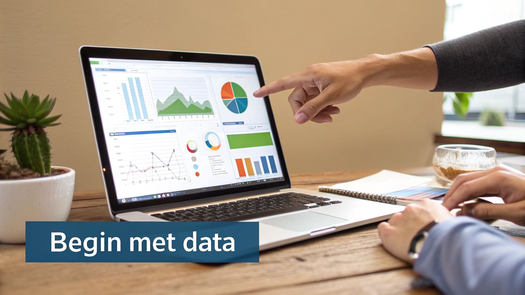 Een persoon wijst naar datavisualisaties op een laptopscherm, wat efficiënte data-analyse en samenwerking toont.