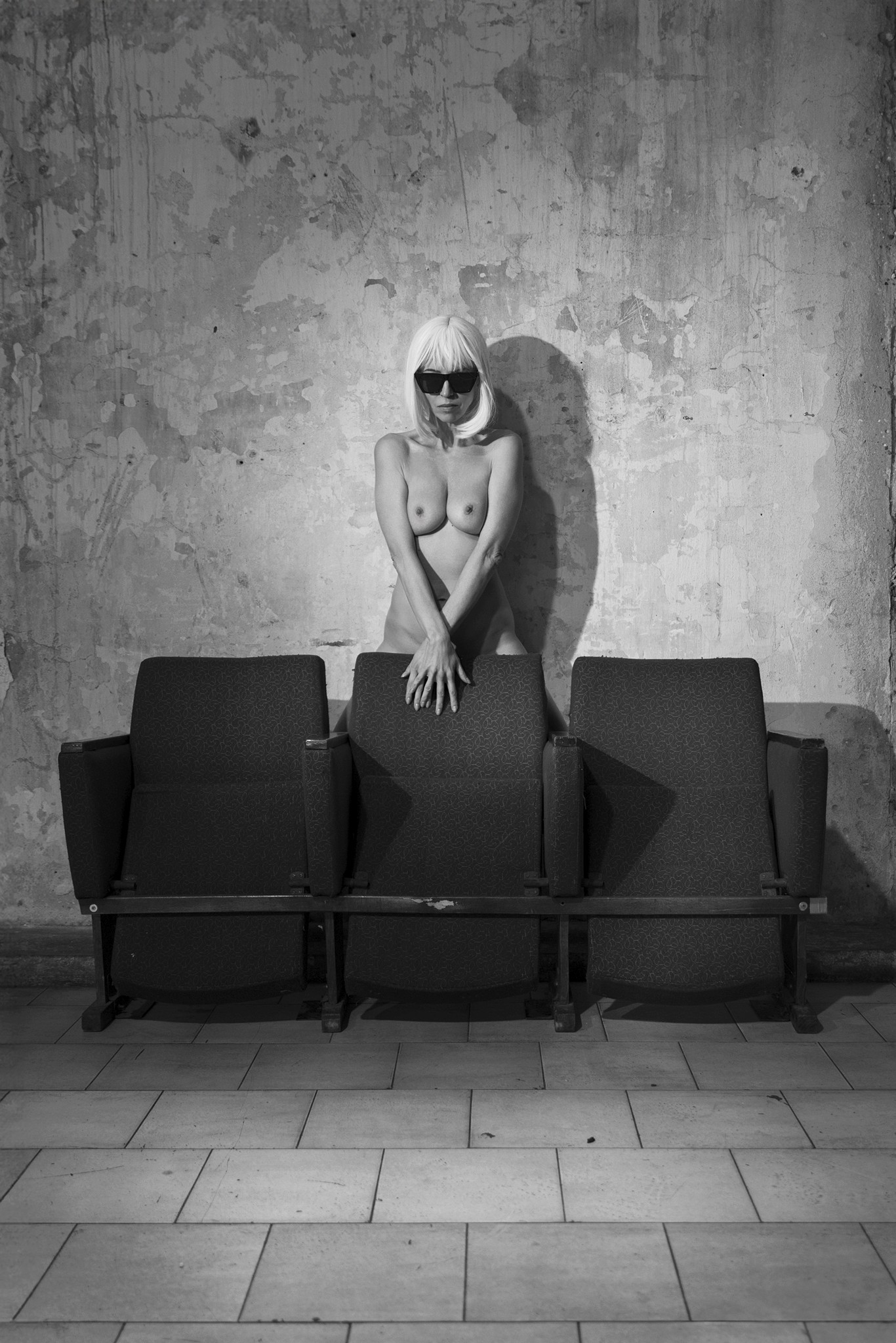 Female nude, figure against a grey wall, artistic shot - Seen Not Known - Agnieszka Czyzkowska Photography