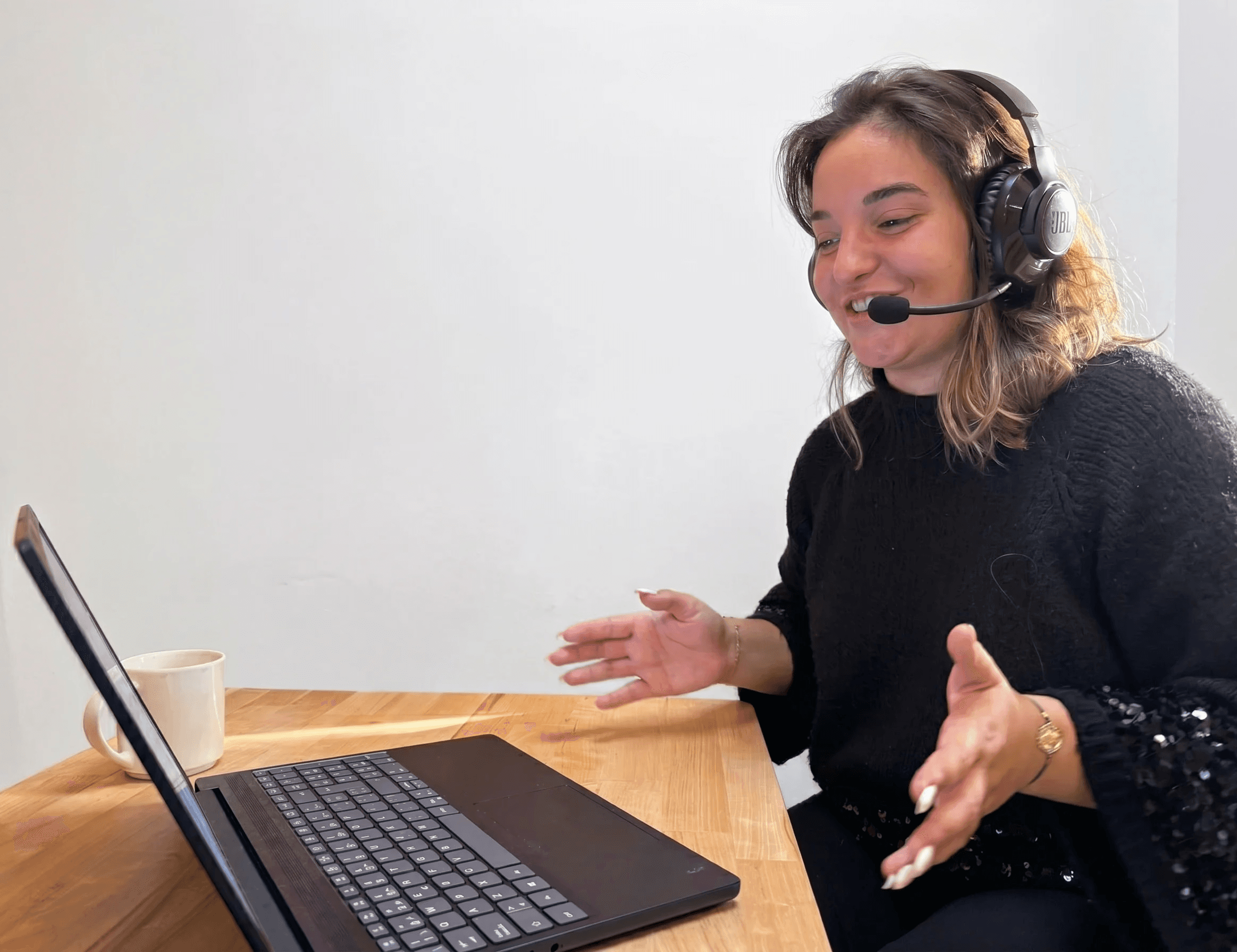 nuestra sdr estrella realizando una venta exitosa para nuestros clientes