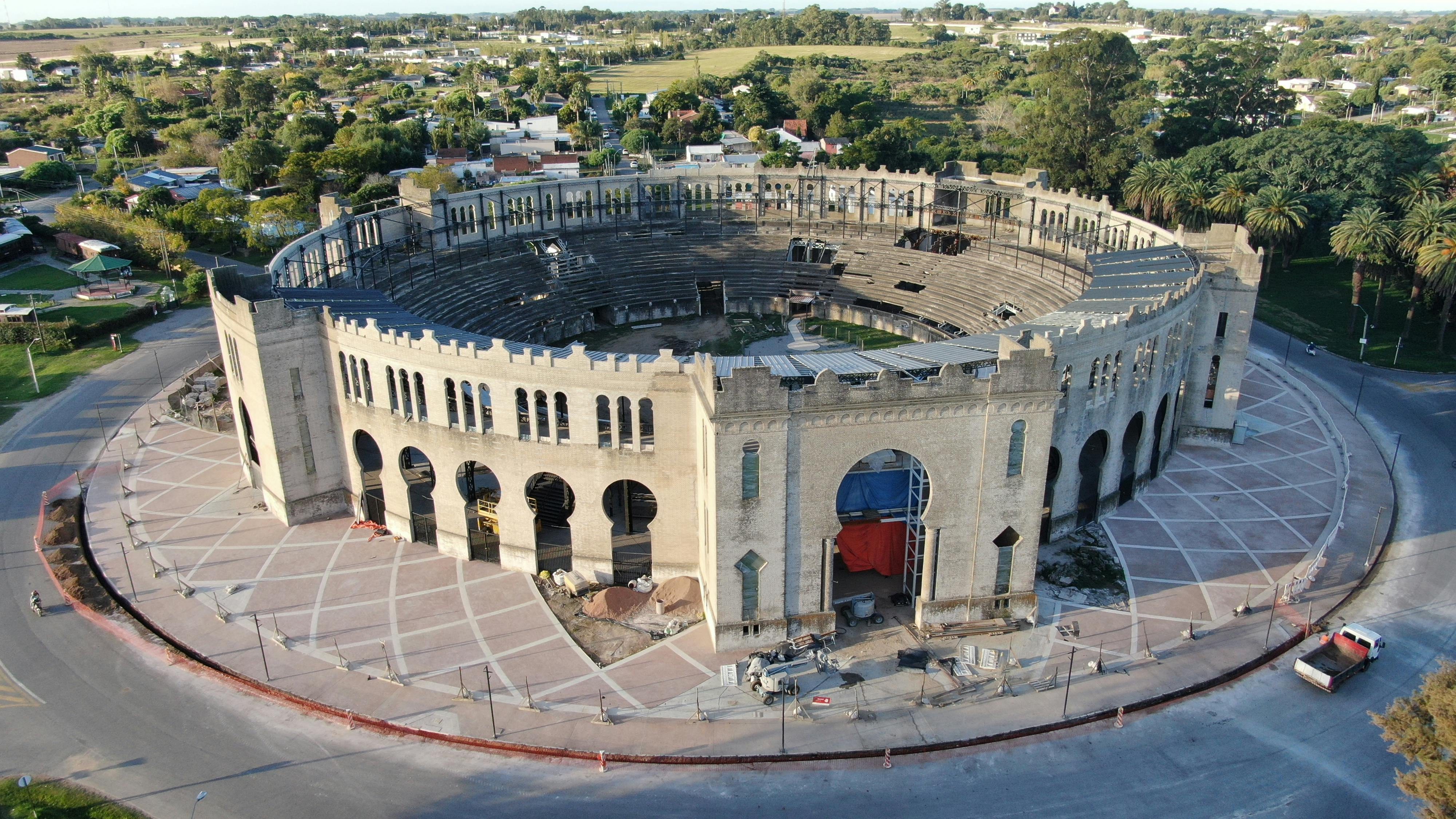 Plaza de toros Real de San Carlos en Colonia del Sacramento, Uruguay, atractivo histórico recomendado por una app de turismo inteligente.