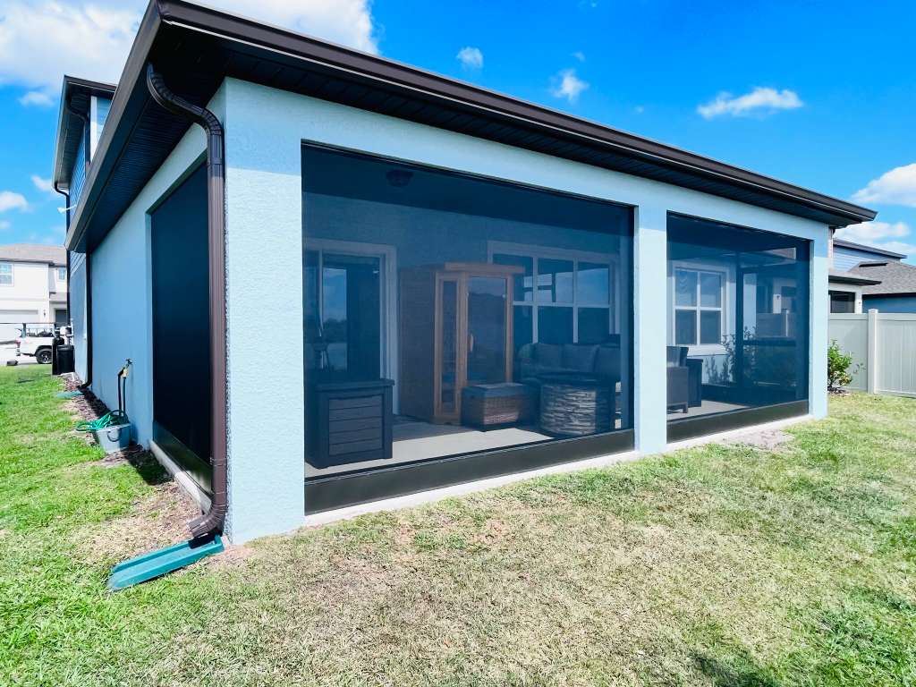 Spacious Lanai Screen Room
