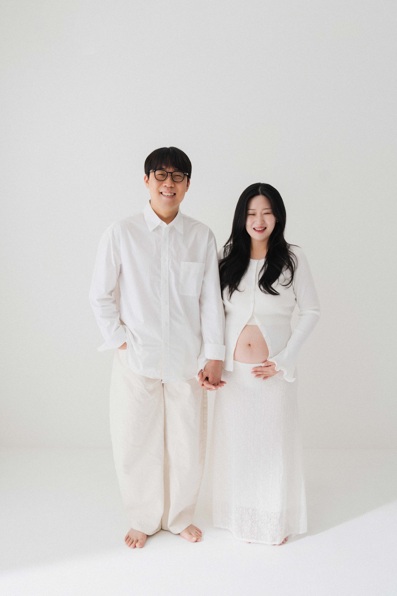 천안만삭사진 촬영 후기 | 스튜디오널이 담아낸 화이트 배경 인물 중심 만삭 촬영