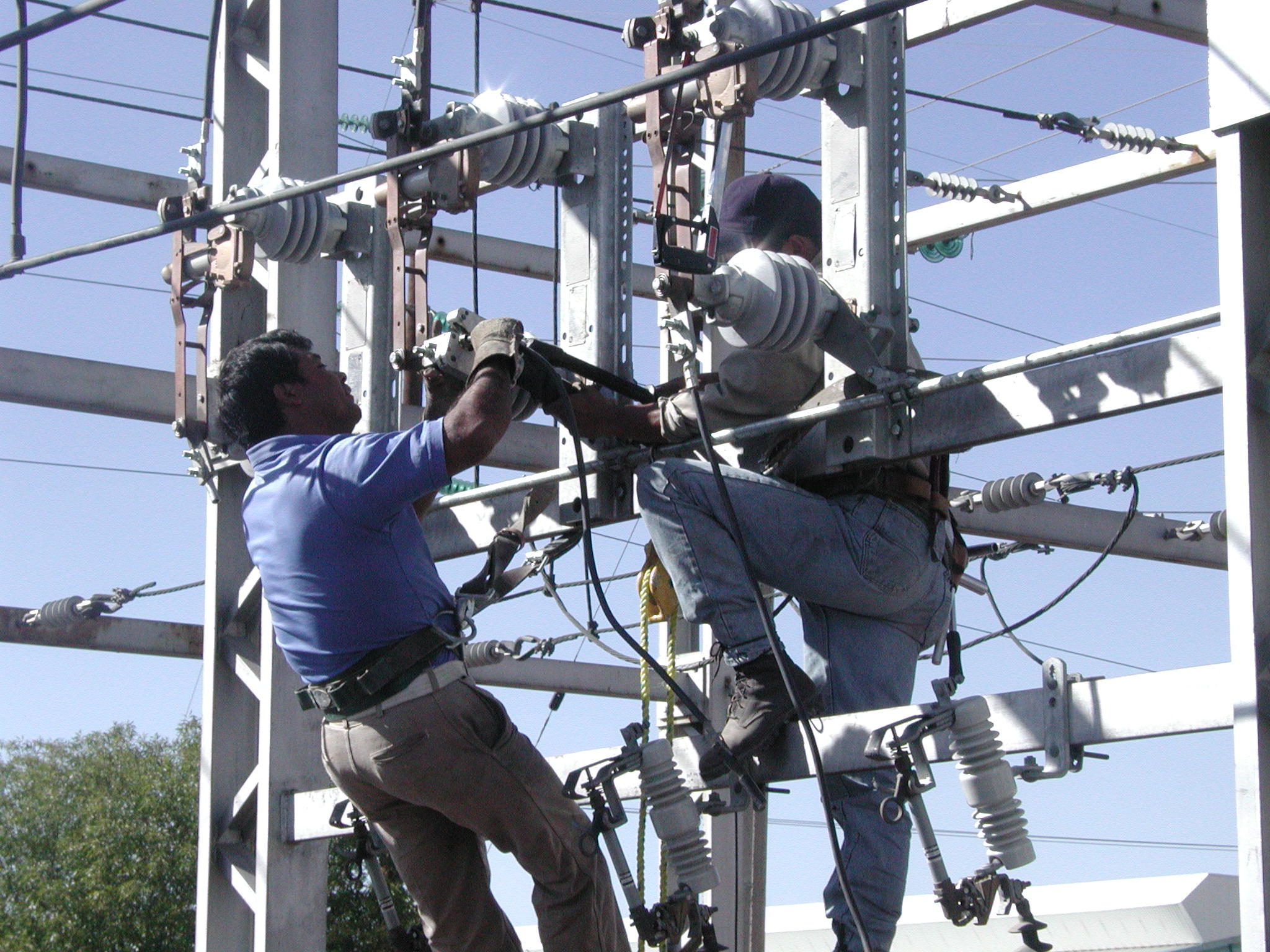 EINDUS | Contáctanos