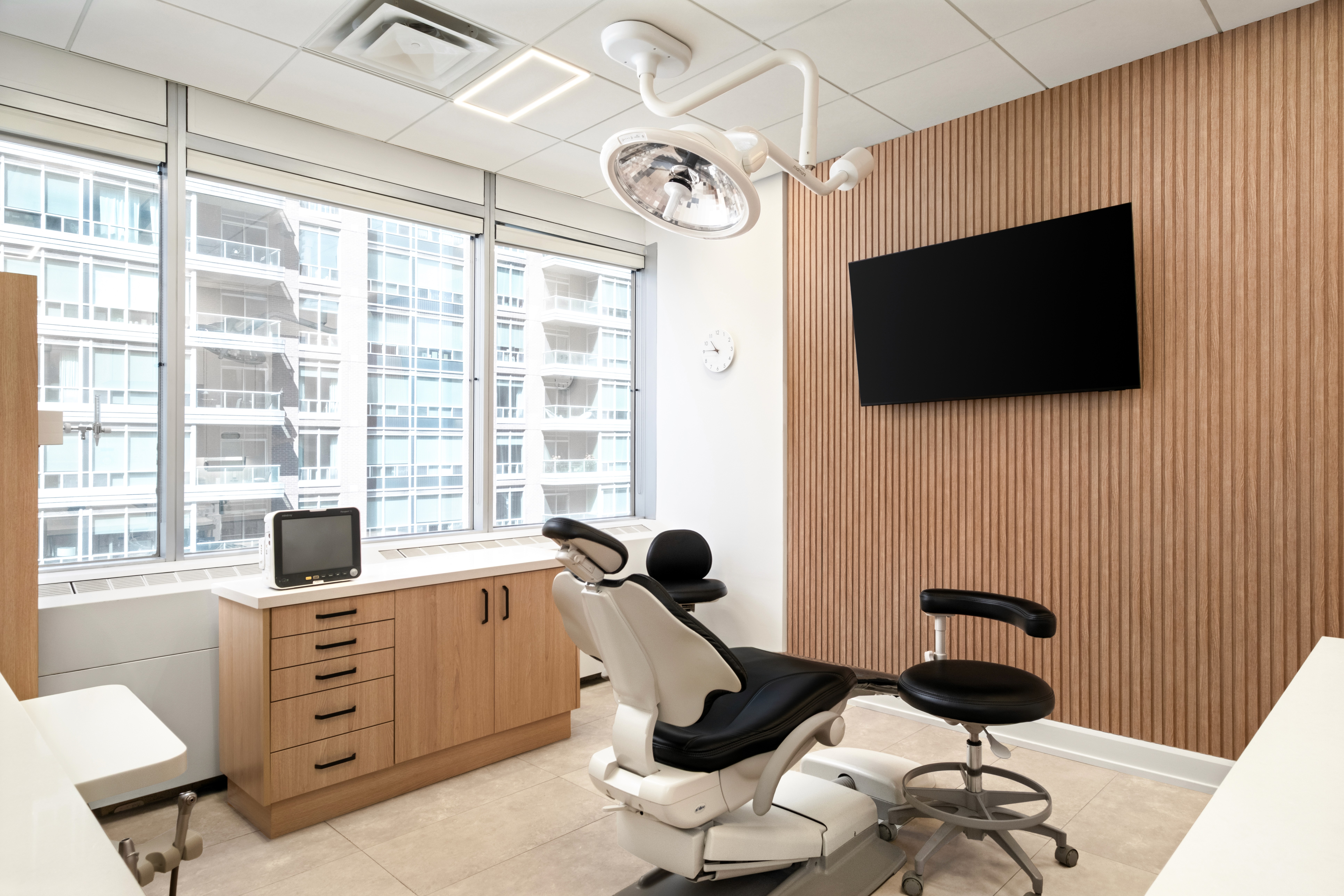 Patient chair at Bloor-Yorkville Periodontics in Toronto