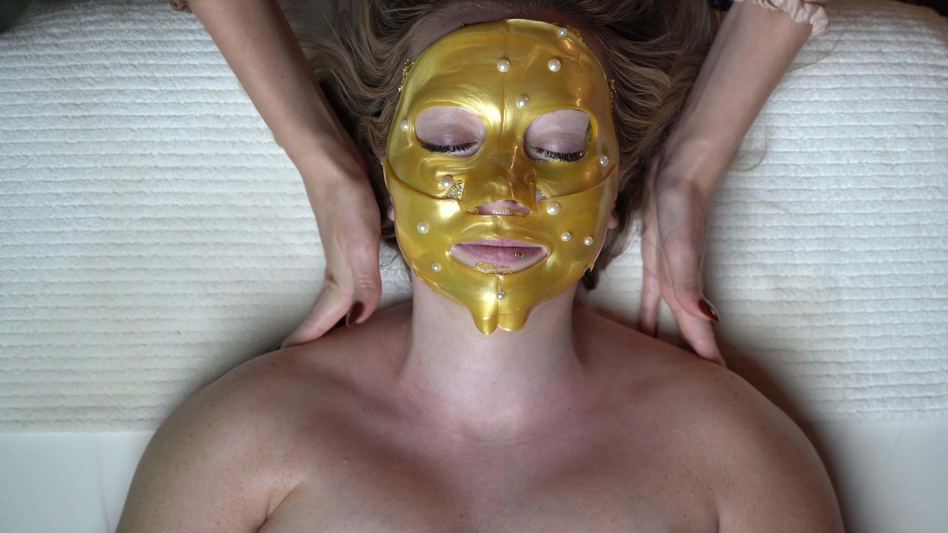 Dermaplaning Hero image section