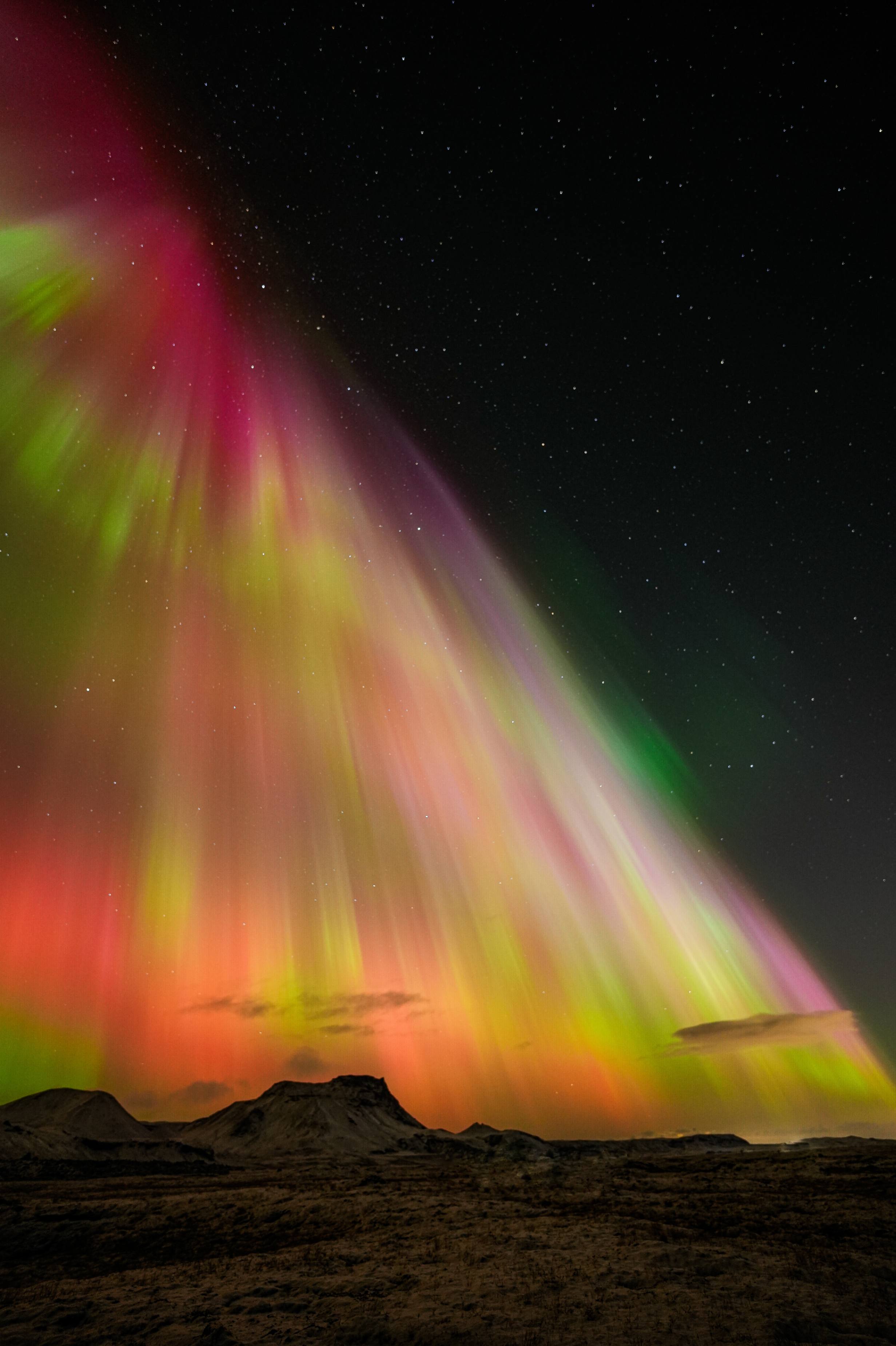 Northern Lights tour photography from Aurora Experts in Iceland, featuring guests beneath the aurora, winter landscapes, and vivid skies over remote Icelandic locations.