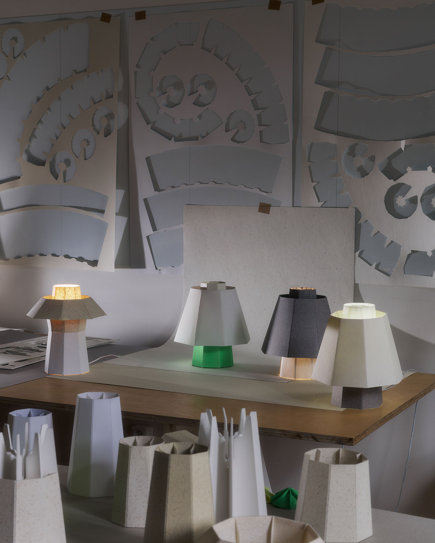 b1-lamp-overview-handmade-single-sheet-design-skoba-czech-republic-design-Jiri-Krejcirik