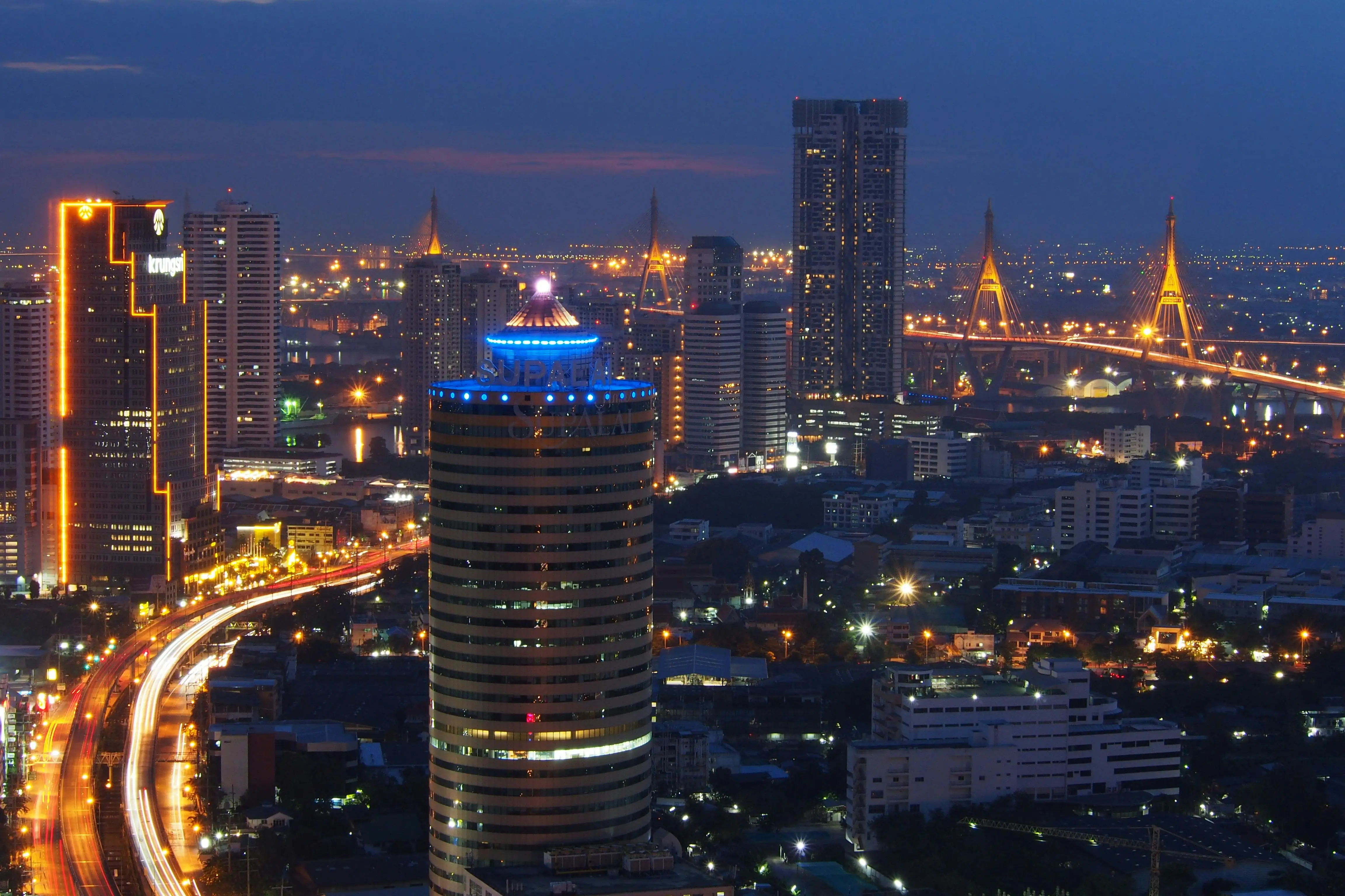 une vue nocturne à Bangkok