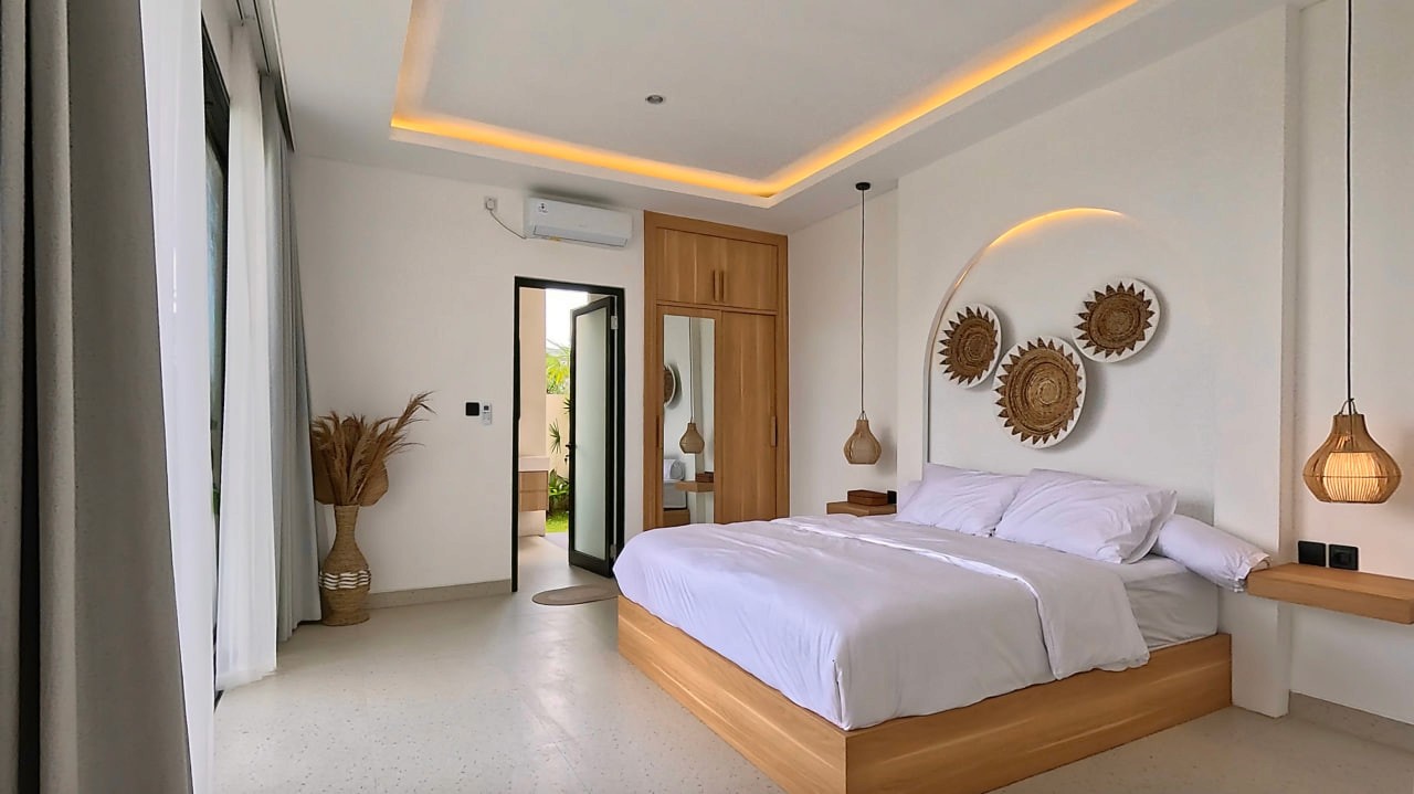 Tropical Villa Cemagi — ocean-view villa 100 m from the beach